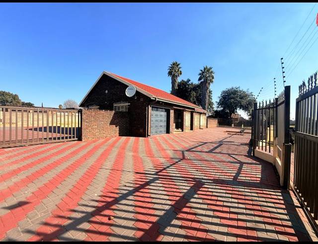 3 BEDROOM HOUSE FOR SALE IN VANDERBIJLPARK SW 2
